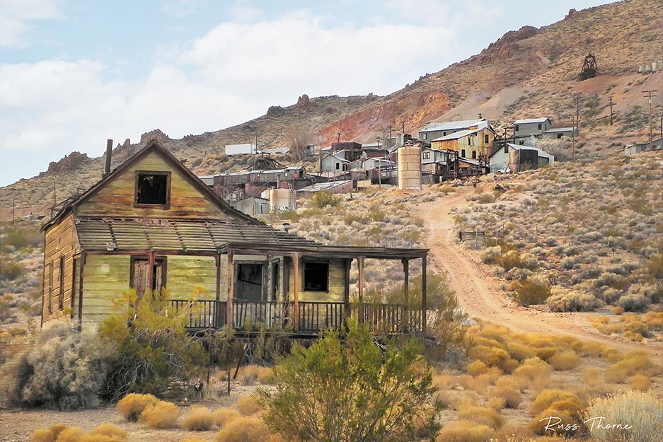 Popejoy barn and the SS-Minnow highway 58 Tehachapi, Californa. Russ Thorne