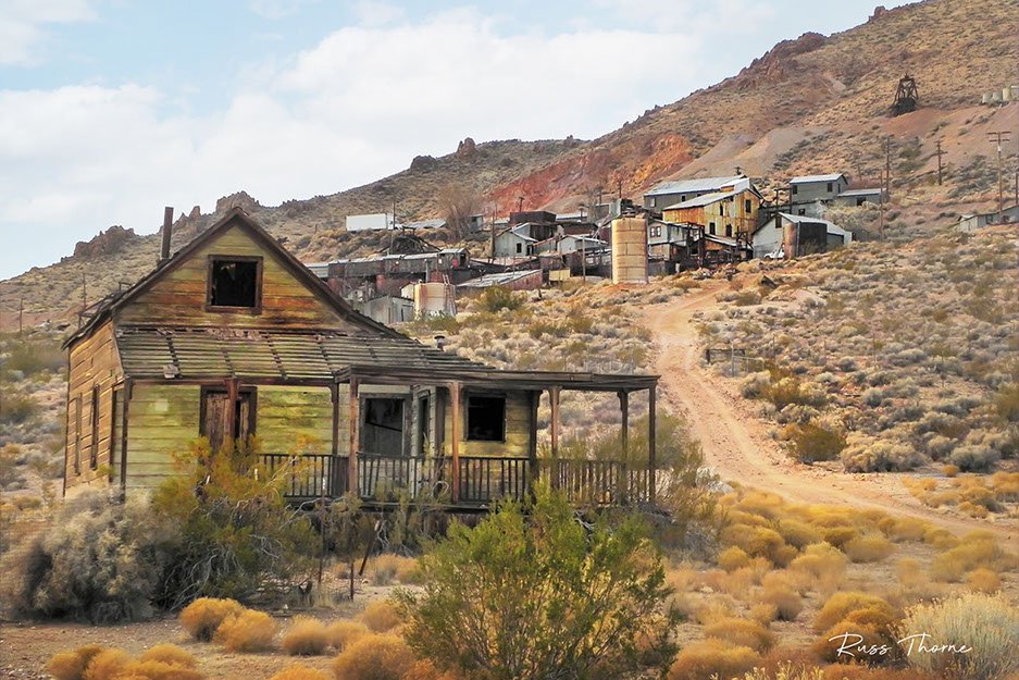Popejoy barn and the SS-Minnow highway 58 Tehachapi, Californa. Russ Thorne