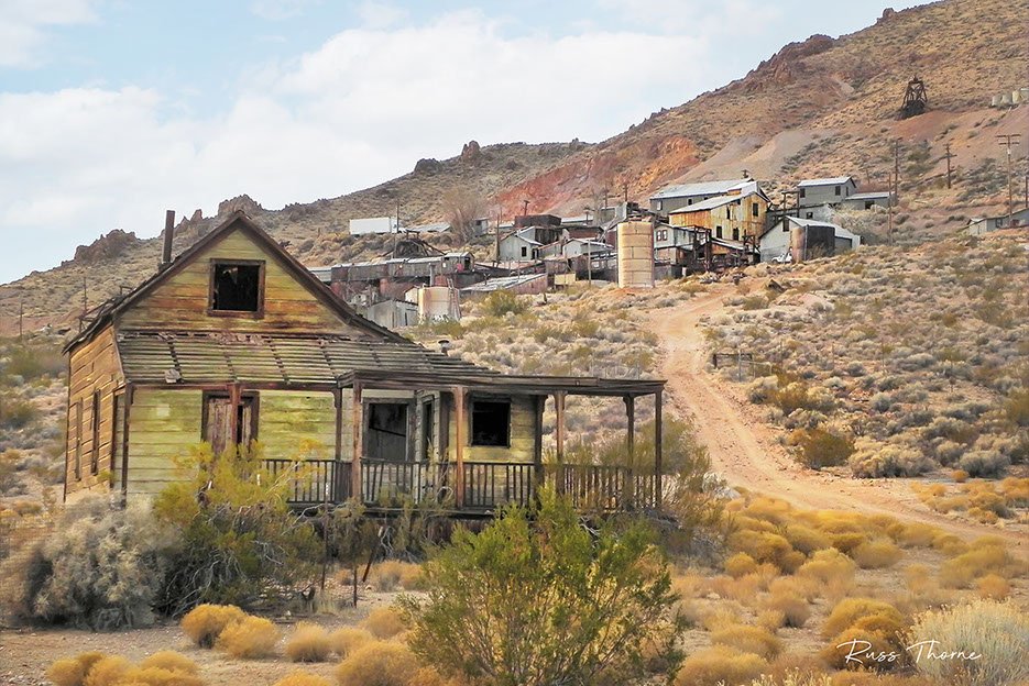 Popejoy barn and the SS-Minnow highway 58 Tehachapi, Californa. Russ Thorne