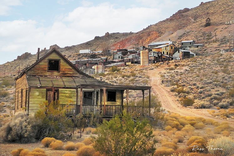 Popejoy barn and the SS-Minnow highway 58 Tehachapi, Californa. Russ Thorne