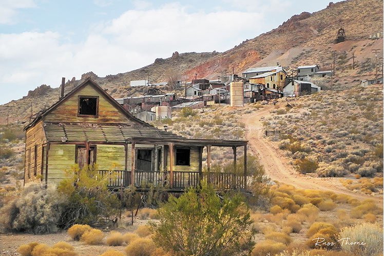 Popejoy barn and the SS-Minnow highway 58 Tehachapi, Californa. Russ Thorne