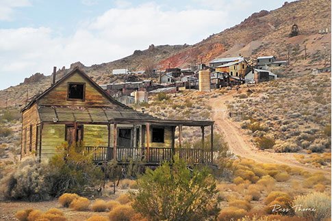 Popejoy barn and the SS-Minnow highway 58 Tehachapi, Californa. Russ Thorne